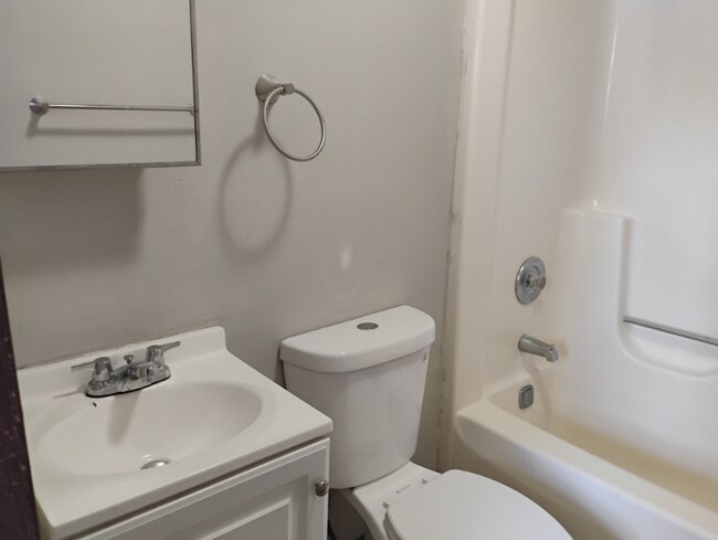 Building Photo - 1601 Prentice St