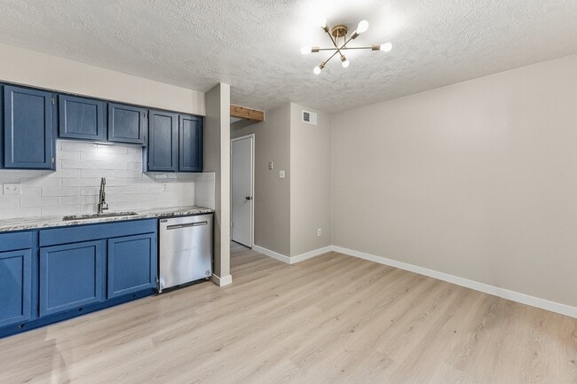 Building Photo - 2521 Crosstimbers Dr