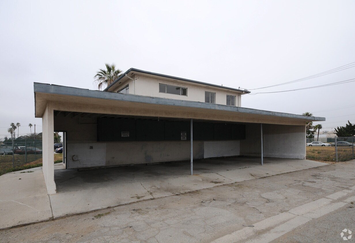Building Photo - 5842 W 95th St