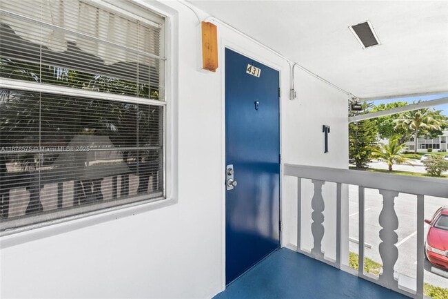 Building Photo - 431 Markham S