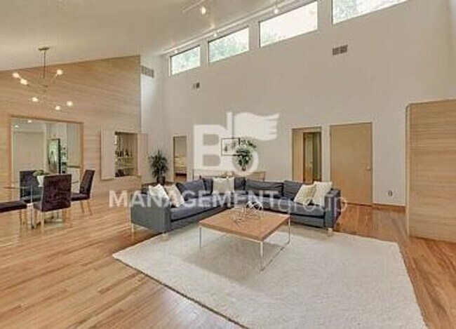 Foto del edificio - Bridlemile Retreat! Light & Bright Modern ...