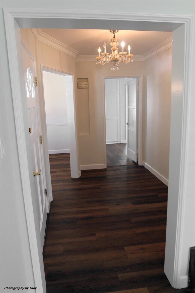 Building Photo - 8008 El Manor Ave