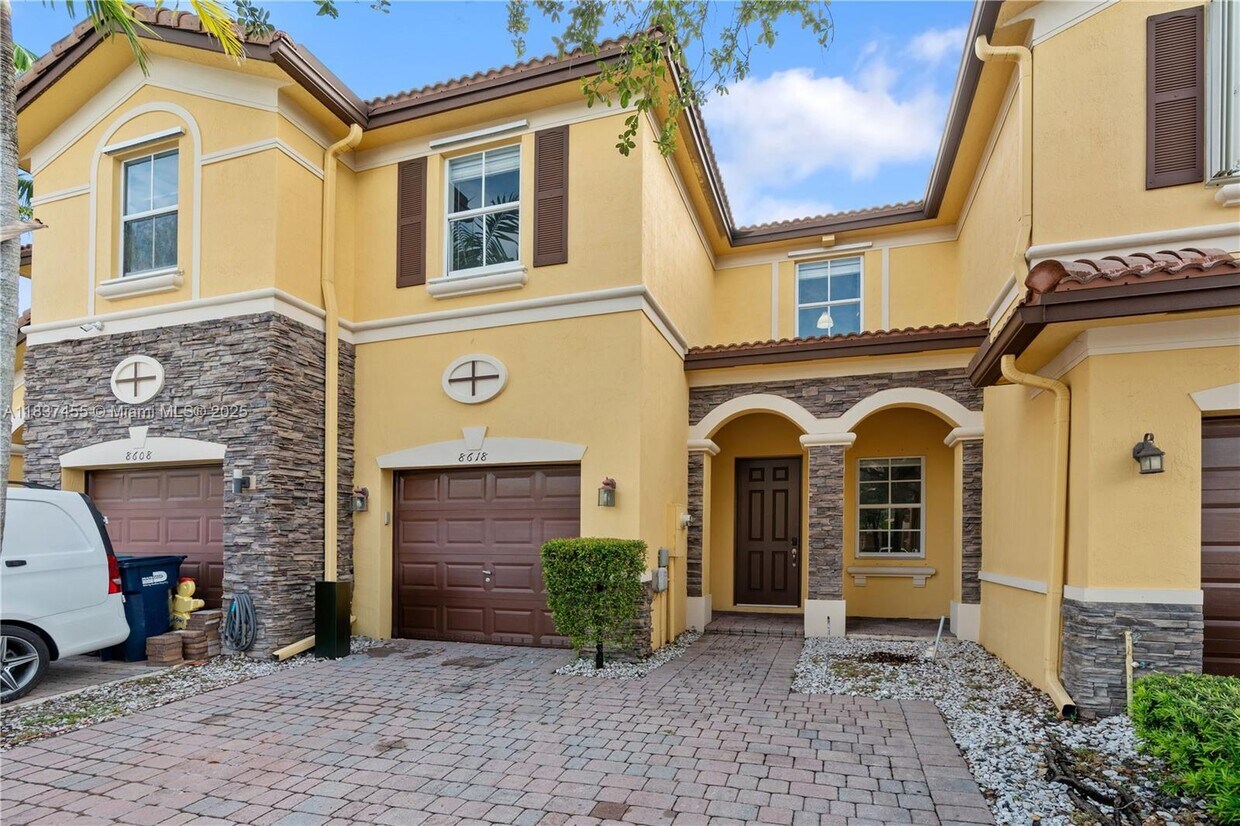 Foto principal - 8618 NW 113th Ct