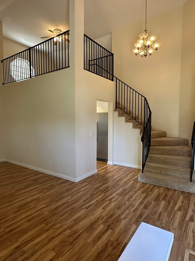 Building Photo - 898 English Holly Ln