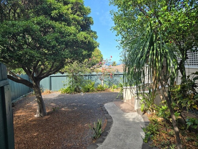 Building Photo - 272 Halenani Dr