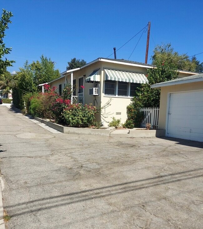 Foto del edificio - 2508 1/2 Hermosa Ave