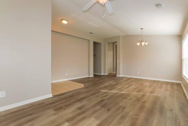 Foto del edificio - 11515 Mountain Bay Dr