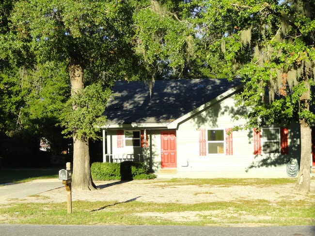 Building Photo - Ash Street (1037)