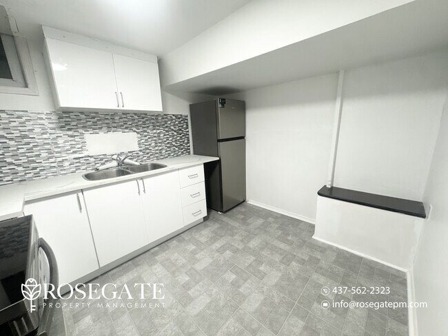 Photo du bâtiment - Modern 2-Bedroom Basement Apartment with In-Unit Laundry & Parking – Mississauga