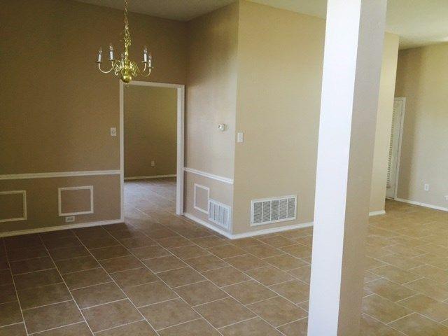 Building Photo - 708 Gentry Dr