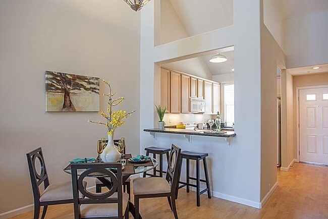 Dining Area - 903 Sunrose Terrace