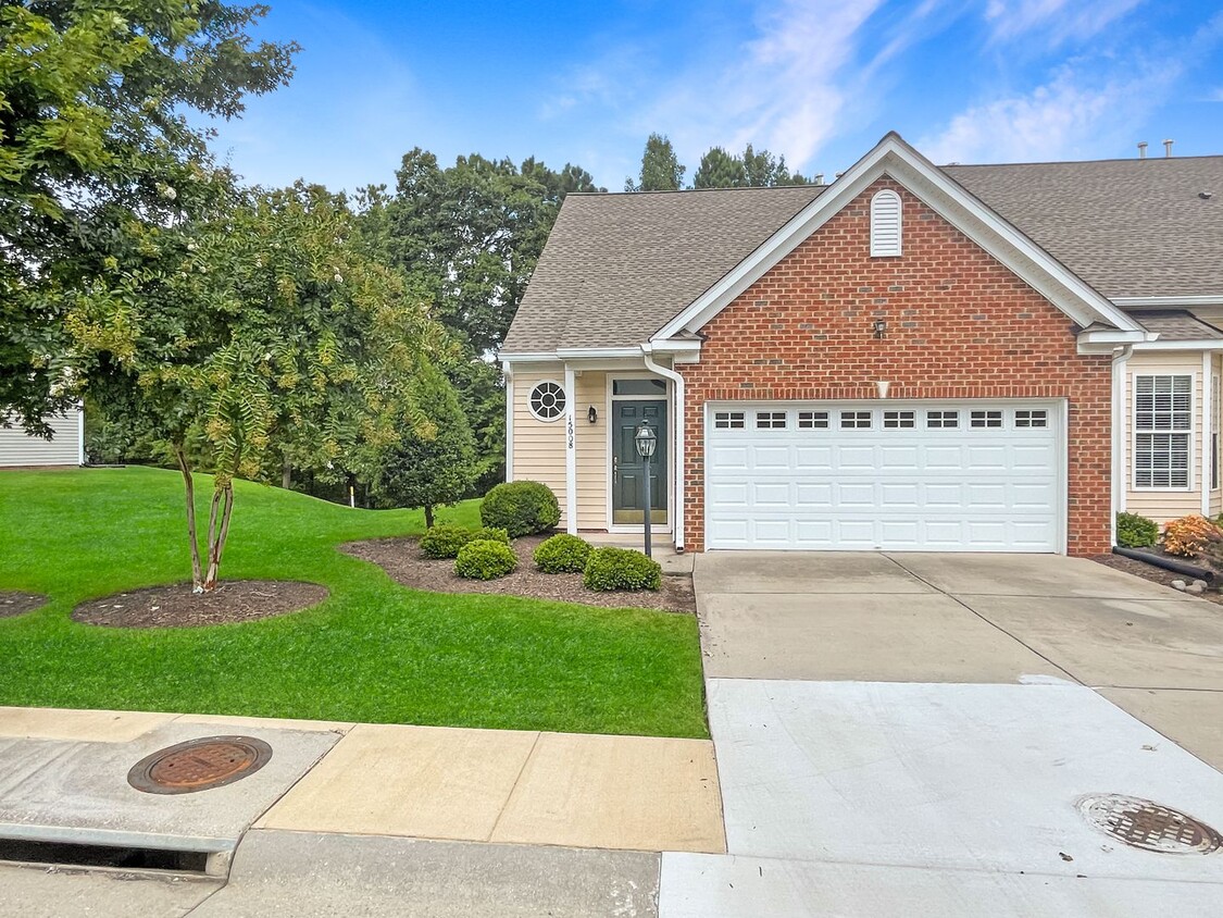 Primary Photo - Welcoming 3 Bed, 2.5 Bath Home in Midlothian!