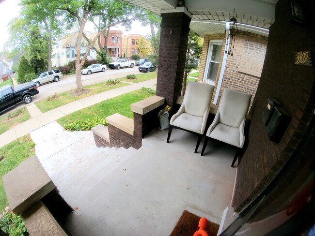 Foto del edificio - 3309 N Kildare Ave