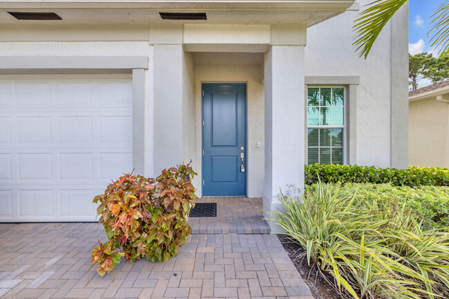 Building Photo - 6831 Pointe of Woods Dr