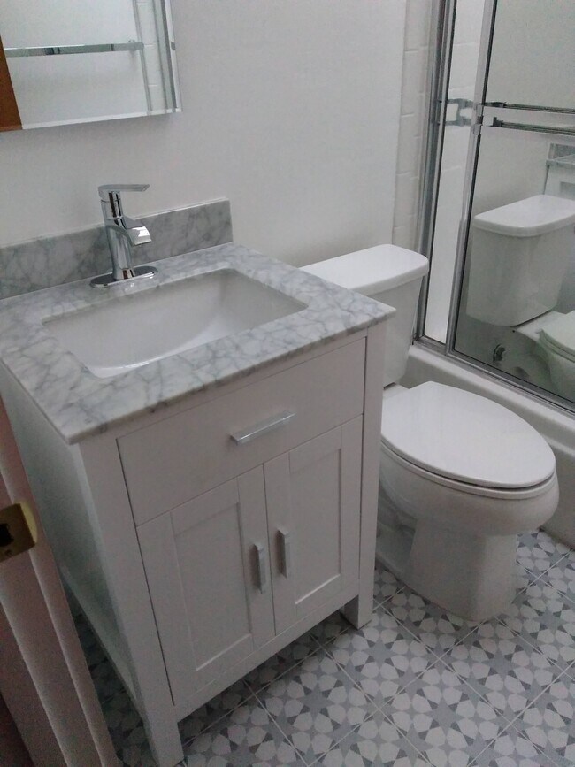 Bathroom - 4225 Cesar Chavez St