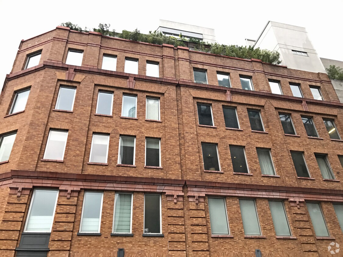 Foto del edificio - 120-126 Eleventh Ave