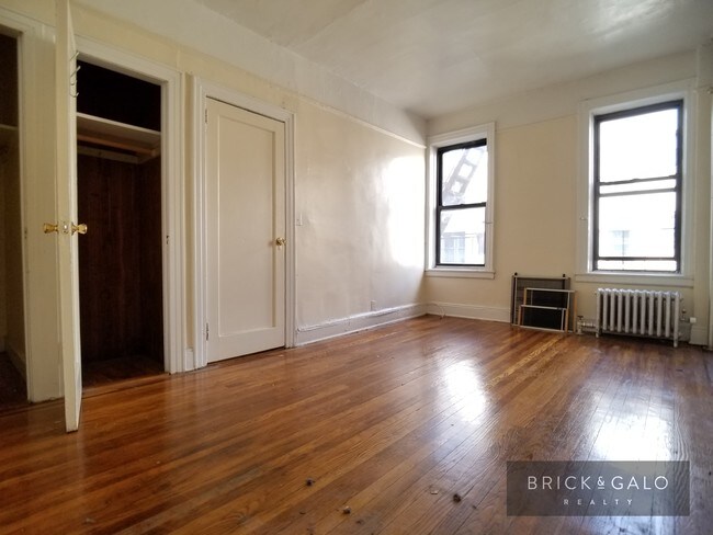 Building Photo - 2100 Westbury Ct