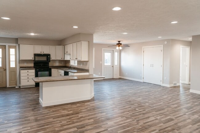 Building Photo - Marshall Commons 1003