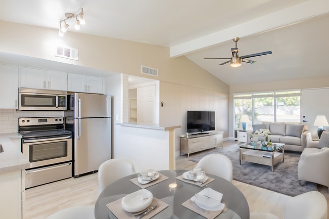 Apartments With Moldings Ceilings In Phoenix preview