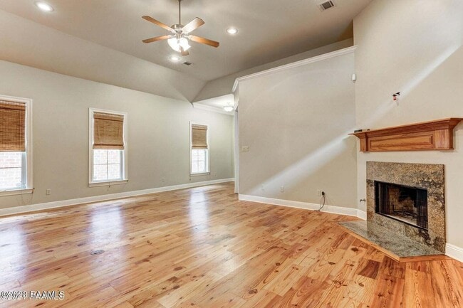 Building Photo - 121 Flagg Pl