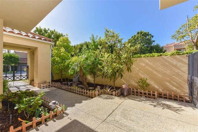 Building Photo - 32 Belcanto