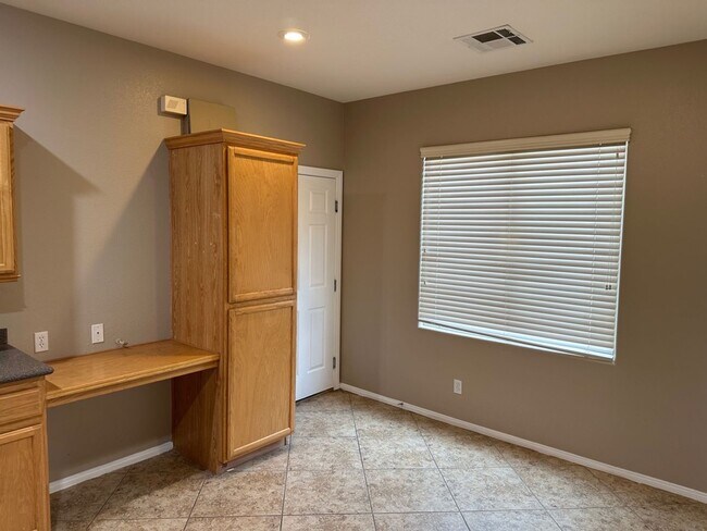 Building Photo - Single story town home with 3 bedrooms and 2 bath in Summerlin