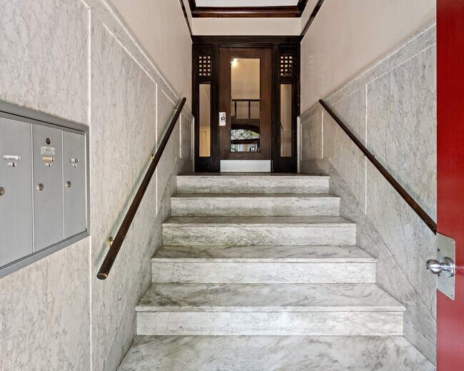 Foto del edificio - 6252 N Magnolia Ave