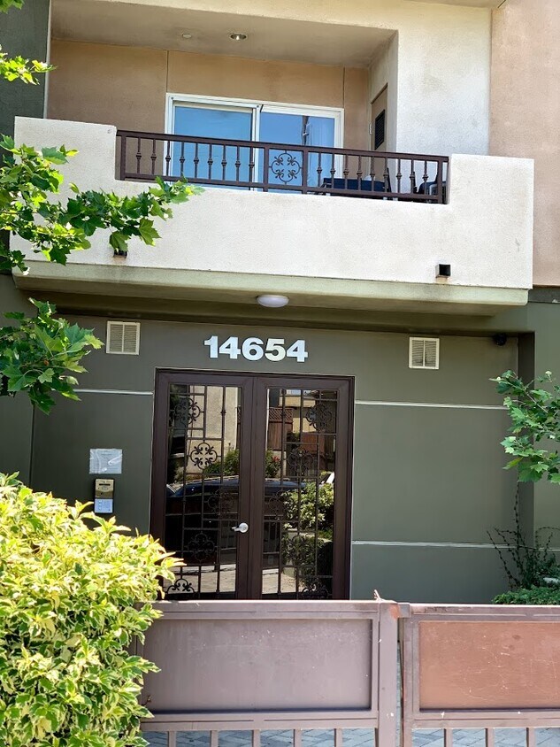 Primary Photo - 14654 Nordhoff St