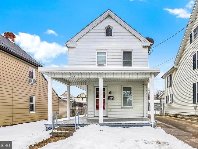 Building Photo - 254 W King St