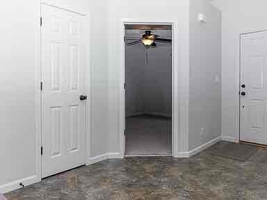 Building Photo - 2409 Fleming Dr