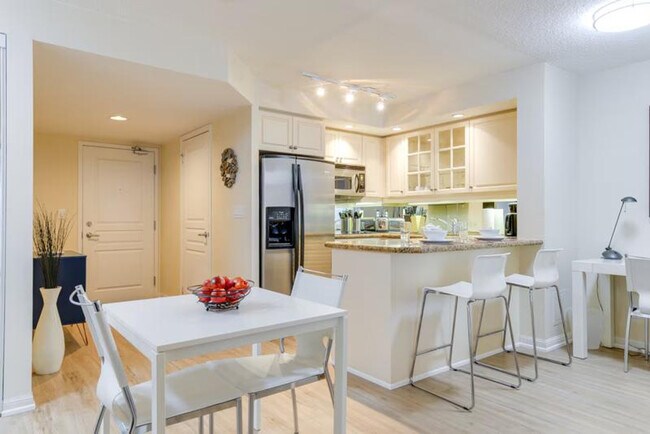 Photo du bâtiment - 190 University Ave