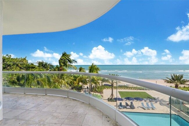 Building Photo - 16051 Collins Ave