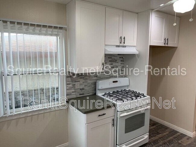 Foto del edificio - 936 W Foothill Blvd
