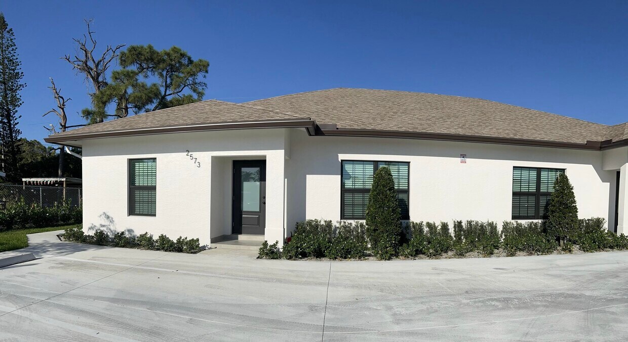 Primary Photo - 2573 Gulfstream Rd