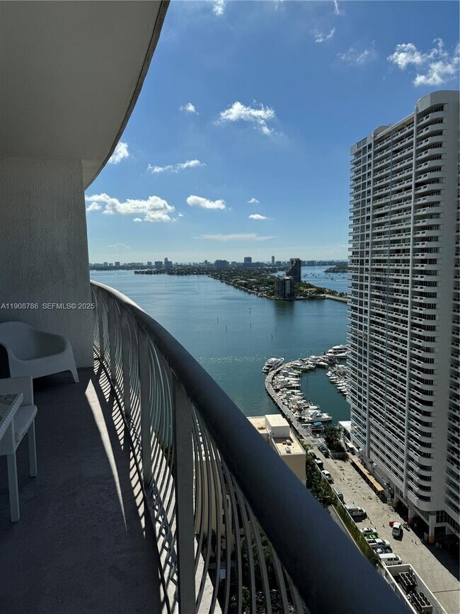 Foto del edificio - 1750 N Bayshore Dr