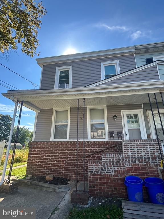 Foto principal - 1012 W 3rd St