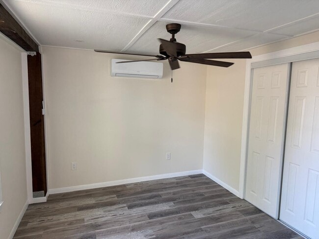 Foto del edificio - 1211 Cedar Hill Ln