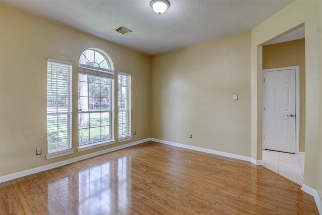Foto del edificio - 3323 Pioneer Bend Ln