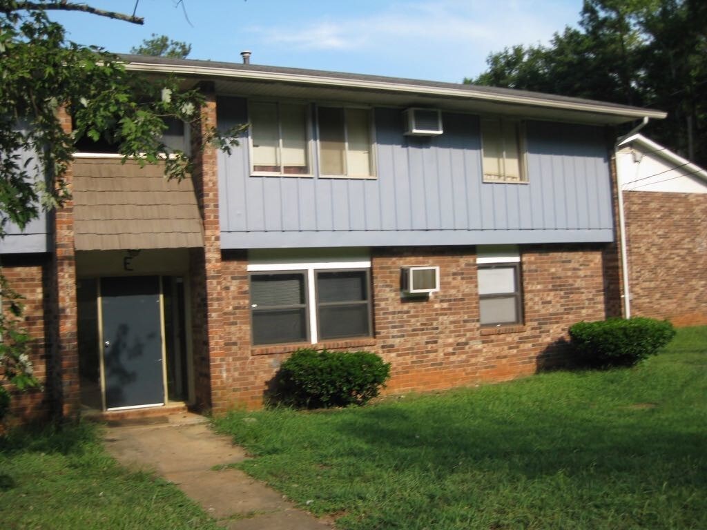 West Valley Apts - 302 Veterans Dr