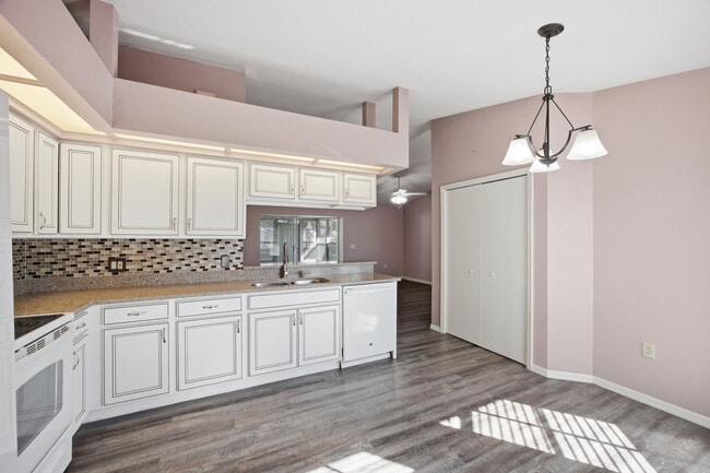 Foto del edificio - 7239 Scenic Pl