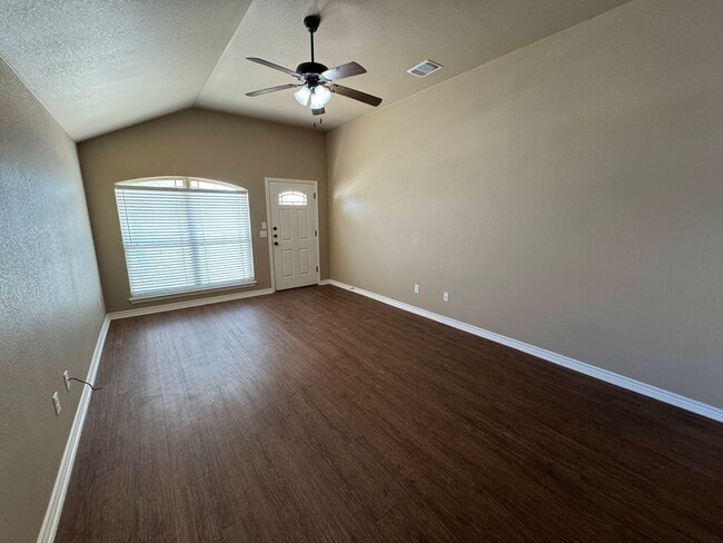 Building Photo - 506 Sladecek Dr