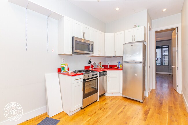 Foto del edificio - 184 Suydam St