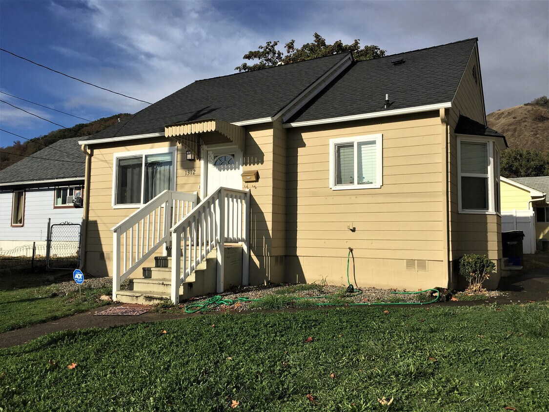 Foto principal - Cute 2 Bedroom 1 Bath House