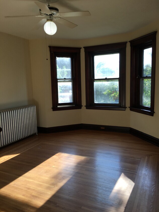 Living Room - 3366 Morrison Ave