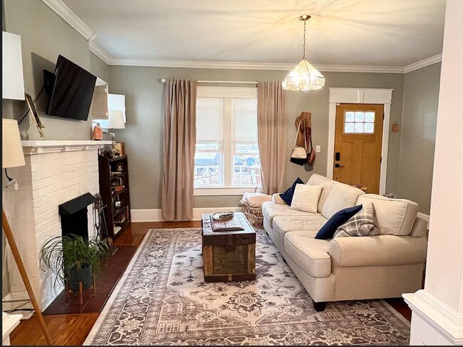 Foto del edificio - The West Jefferson — Furnished comfort in the heart of Mid-Town.