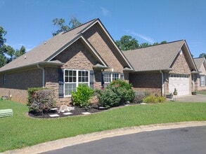 Building Photo - 124 Paladin Dr
