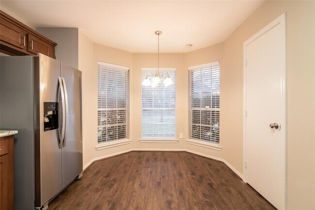 Building Photo - 5706 S Magazine Cir