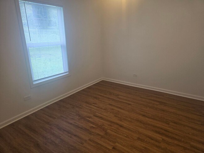 Foto del edificio - Rehabbed Home with Fenced Back Yard