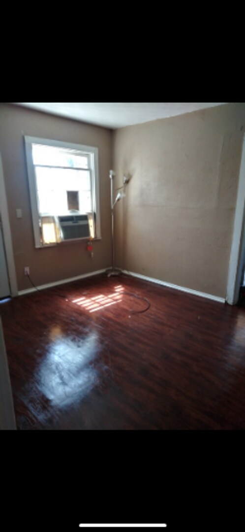 Foto del edificio - 105 E Bond St