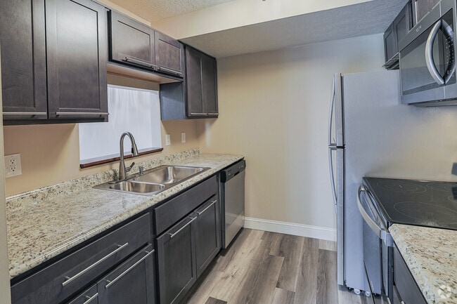 2BR, 1.5BA - 741SF - Kitchen - Penn Vista apartment